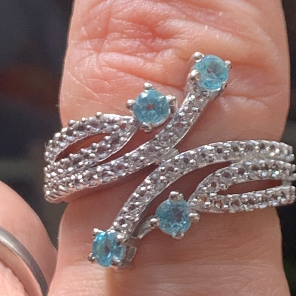 Gorgeous natural stone (sapphire? Aquamarine? Topaz) size 7.75 925